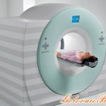 Девушка проходит обследование