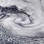 Область пониженного давления в атмосфере это